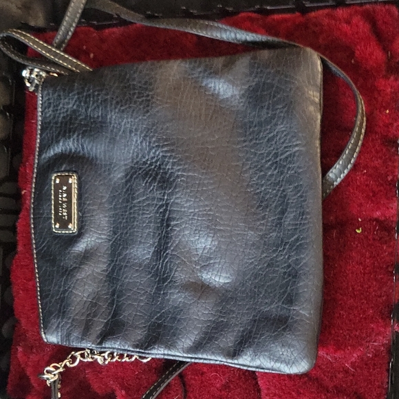 Nine west crossbody purse. Black, fashion, holidays, travel, casual, work - Picture 6 of 8